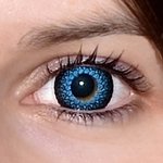 Eyelush aqua v detailu na původní barvě očí hnědo-zelené